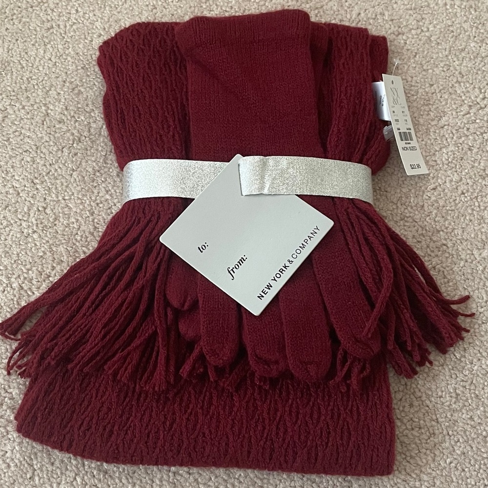 NWT -scarf and gloves gift set